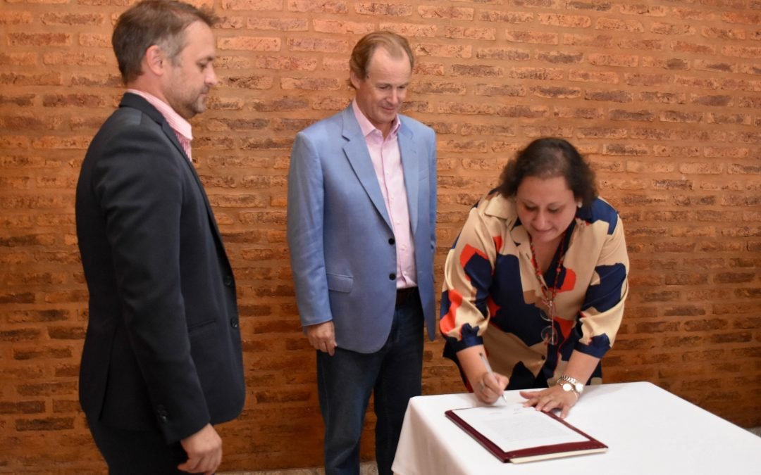 FIRMA CONTRATO CONSTRUCCIÓN CENTRO ATENCIÓN PRIMARIA
