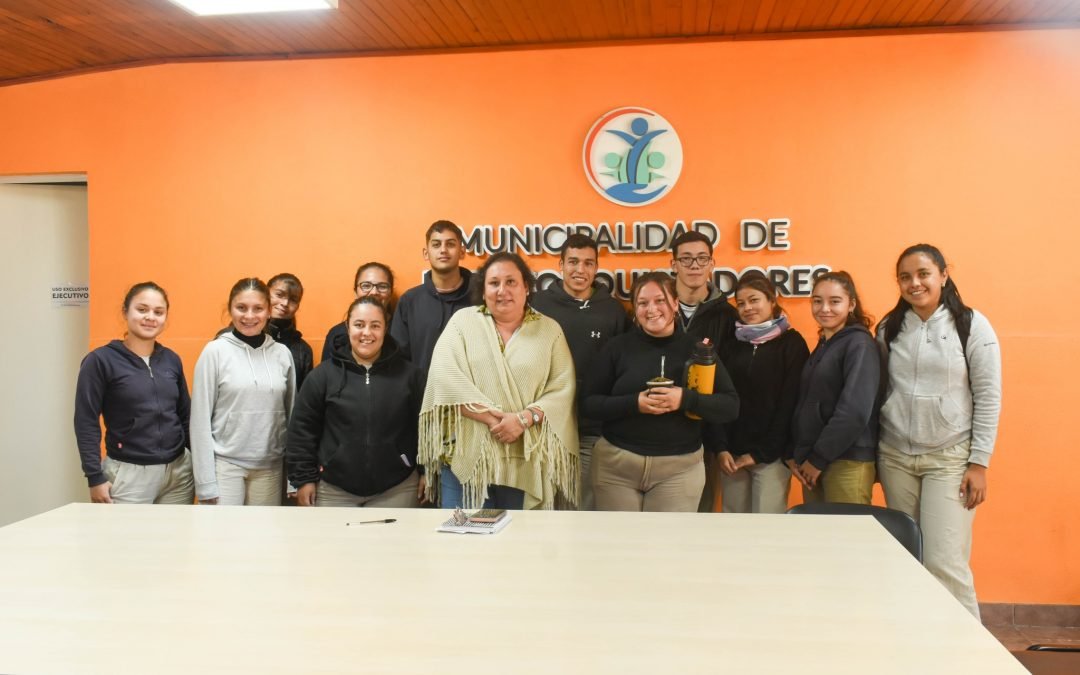 Planificación Acto del 25 de Mayo junto a las escuelas y apoyo a proyectos educativos locales