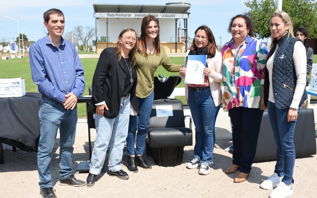 ENTREGA DE HERRAMIENTAS A EMPRENDEDORES