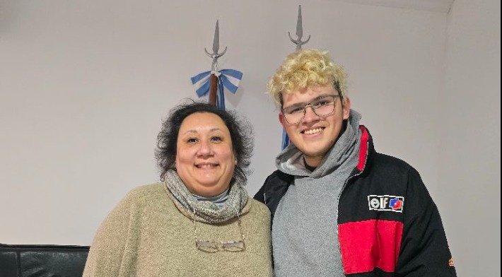 ENTREGA DE LICENCIA DE CONDUCIR A ESTUDIANTES