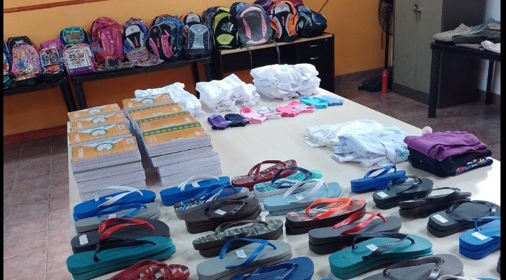 ENTREGA DE ARTÍCULOS ESCOLARES
