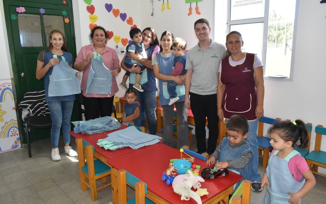 ENTREGA UNIFORMES PARA CDI «RINCÓN ARCOÍRIS»